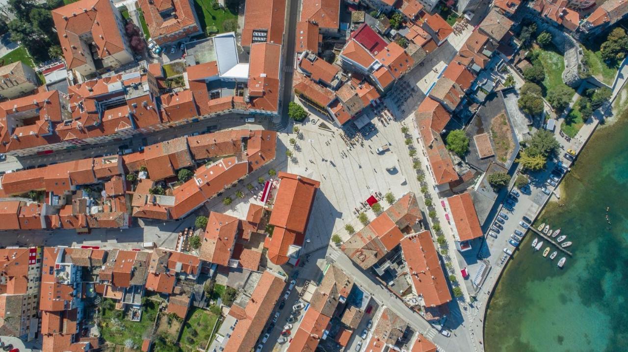 Rooms Vitoria On Joakim Square Porec Exterior photo