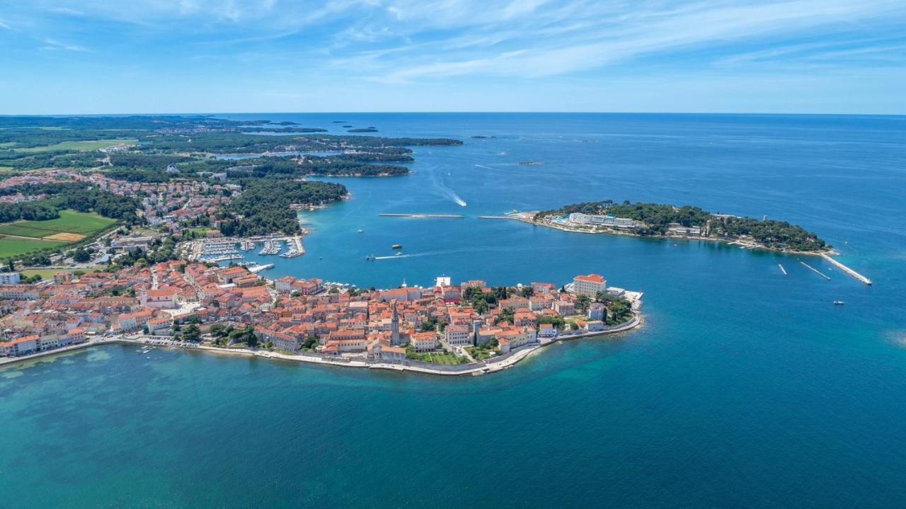 Rooms Vitoria On Joakim Square Porec Exterior photo